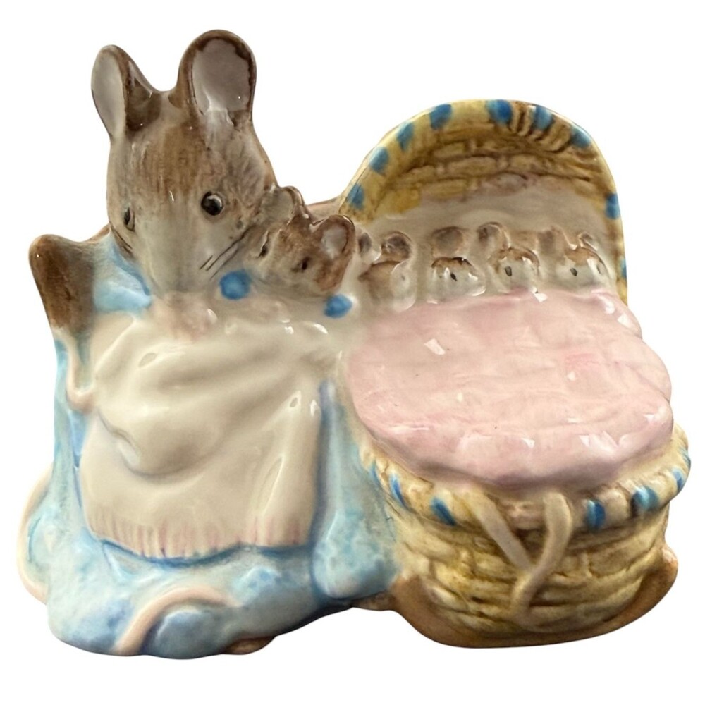 Royal Albert England Beatrix Potter Hunca Munca Straw Cradle Figurine 1989 BP-6a